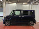 【スマートアシスト搭載車】 衝突回避支援ブレーキ機能(対車両・歩行者)、衝突警報機能(対車両・対歩行者)、誤発信抑制制御機能などの機能で安全な運転をサポートします。