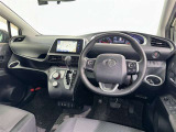 運転席まわりです。 各操作スイッチは使いやすい位置に配置されてます。