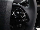 レーダークルーズコントロールには全車速追従機能を搭載し、ミリ波レーダーと単眼カメラで先行車を認識し、車速に応じた車間距離を保ちながら先行車に追従し、ドライバーの運転負荷を軽減します。
