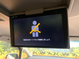 【フリップダウンモニター】大画面モニターで後席でもエンタメをお楽しみいただけます。小さなお子様にも大人気の装備です♪