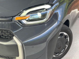 【LEDヘッドライト】悪天候や夜間走行時も良好な視界を確保し安心して運転できる高輝度LEDヘッドライトを装備!点灯速度が早く、消費電力も抑えられています。