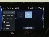 【純正ナビ】人気の純正ナビを装備しております。ナビの使いやすさはもちろん、オーディオ機能も充実!キャンプや旅行はもちろん、通勤や買い物など普段のドライブも楽しくなるはず♪