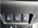 オートマチックハイビームとは、先行車や対向車のライトを認識し、ハイビームとロービームを自動で切り替える機能です。夜道の視界を確保します。詳細は販売店スタッフまでおたずねください。