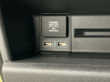 充電用USBジャックを2個装備!iPhoneはもちろん少しアンペアが高めのiPadも充電することが出来ます(運転しながら充電できます)