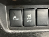 ブレーキの補助操作を行い減速して衝突被害を軽減する衝突軽減ブレーキ、車がカーブの外側へ膨らんだり内側へ巻き込んだりする挙動を防止し安定した走行をサポートする横滑り防止装置付きです!