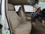 長時間の運転でも疲れにくいシートです。
