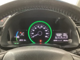 メーターの横に液晶カラーディスプレーを装備。航続可能距離等の情報やHonda SENSINGの注意・警告を表示します!