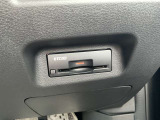 【ETC2.0】高速料金の自動決済に加え、渋滞回避や安全運転に役立つ道路情報を受信できる高度システム。より快適で効率的なドライブをサポートします。