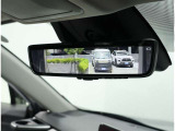 デジタルインナーミラー装備!車両後方のカメラの映像をデジタル補正で視認性を向上させてインナーミラー内に表示します♪視界を遮るものがなく、後席に同乗者がいても後方を確認しやすく安心です♪