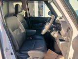 運転席側から観たフロントシートのイメージです。