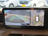 アラウンドビューモニターも装備しております。ご覧のように車体を真上か見たような映像なので、車庫入れの苦手なお客様ももうご心配いりません。