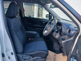 運転席側から観たフロントシートのイメージです。