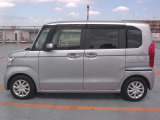 スライドドアなので狭い駐車場でも乗り降り安心です☆
