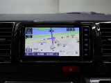 純正ナビを装備。タッチパネル式で使いやすく、お出かけもラクラクです。