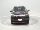 【外観】冬道の安心感が嬉しい4WD車です。落ち着いたボディカラーと丸みを帯びた親しみやすいフォルム。助手席側が大開口スライドドアになっており、毎日の生活に寄り添う一台です。