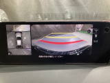 狭い場所での駐車やすれ違いなどでより的確な運転操作に役立つ360&deg;ビューモニターが装備されています。
