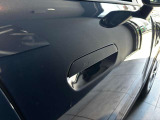 【スマートキー】お車に近づくだけでドアロック/ロック解除が可能です。