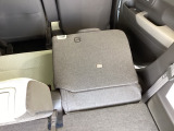 リアシートは簡単に倒すことができるので、ラゲッジルームも広がります。