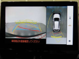 パノラミックビューモニター付きです。車両を上から見たような映像をディスプレイオーディオ画面に表示。運転席からの目視だけでは見にくい、車両周辺の状況をリアルタイムでしっかり確認できます。
