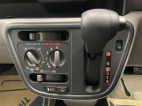 マニュアル式のエアコンスイッチです☆大き目のスイッチなので調整しやすいですよ(^^♪