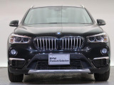 【キドニーグリル】BMWの代名詞。一目見ただけでBMWであると認識できる確固たるアイコンとして存在感を放ちます。