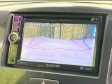 【バックカメラ】駐車時に後方がリアルタイム映像で確認できます。大型商業施設や立体駐車場での駐車時や、夜間のバック時に大活躍!運転スキルに関わらず、今や必須となった装備のひとつです!