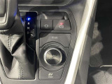 シフト連動パーキングブレーキ&オートブレーキホールド機能付きで運転が快適に&hellip;♪