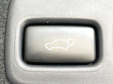 【パワーバックドア】スマートキーや運転席のボタンを押すだけでリアゲートが自動で開閉します!荷物を持っている時や、高い位置にあるバックドアを閉める際に便利な機能です♪