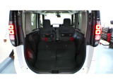 シートをすべて倒すとこんなに広々。たくさん荷物を積めます。これだけのスペースであればかなりの荷物が載せられます!