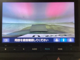 【バックカメラ】運転が苦手な方も車庫入れラクラクです!ギアをリバースに入れれば自動的に切り換わりますので、面倒な操作は不要です♪狭い駐車場もお車を傷つけず安心ですね!