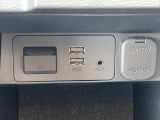 USBタイプA、AUX、シガーソケットがご利用いただけます。