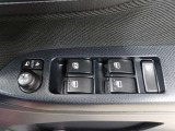 運転席から左右のドアミラーの開閉が可能です♪駐車場でのドアミラーの折り畳みが簡単です♪