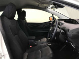 高いホールド性で運転姿勢が安定します。長距離ドライブでも疲れにくいのが魅力です。快適なドライビングライフをお送りください♪