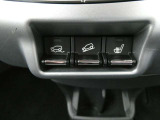 運転席にシートヒーターがついております。寒い日でも座面を温めてくれるスグレモノです!冷え性の女性にオススメの装備です♪