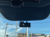 日産純正ドライブレコーダーです。前方向けとルームミラーから車室内後方を撮影します。