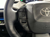 【ステアリングスイッチ】運転中に視線を前に向けたまま操作できます。