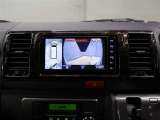 パノラミックビューモニター付きです。車両を上から見たような映像をディスプレイオーディオ画面に表示。運転席からの目視だけでは見にくい、車両周辺の状況をリアルタイムでしっかり確認できます。