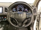 ハンドルにHondaセンシング系のクルーズコントロールやレーンキープアシストなどのスイッチと、オーディオの操作スイッチが装備されています。ハンドルから手を離さず安全に操作できます。