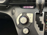 オートエアコンは温度を設定するだけで、自動で風量などを設定してくれます。運転しながら操作も必要ないので、安全性も向上します。