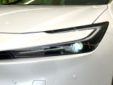 【LEDヘッドライト】悪天候や夜間走行時も良好な視界を確保し安心して運転できる高輝度LEDヘッドライトを装備!点灯速度が早く、消費電力も抑えられています。