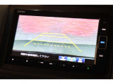 バックカメラが装備されており、後方の安全確認はもちろんのこと狭い場所での駐車や雨の日・夜間など視界の悪いコンディションでのストレスの軽減にもなります!