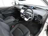 シンプルで使いやすいデザインの運転席です。