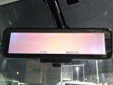 お荷物で後方が見えずらい際には液晶のルームミラーにて後方確認可能です♪勿論通常時は通常の鏡使用も可能です♪