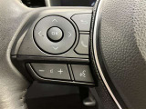 【ステアリングスイッチ付ハンドル】ナビゲーションに視線を移さず、ハンドルから手を離さず、運転に集中したまま手元でオーディオ操作できます♪