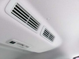 前席の空気を後席にも循環させれますよ^^これで車内は快適ですよね^^