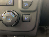 運転席、助手席にはシートヒーターが付いています。最近の冬場は例年よりも寒くなっています。。。シートヒーターがあるとないとじゃ大違い!ぜひお試しあれ!