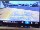 ◆【リアカメラ】が装着されています。リバースに入れるだけで映ります。後方の安全確認や、狭い駐車場での車庫入れ、雨の日や夜間など視界の悪い時に便利です。安全にバックする為には欠かせない装備です。