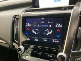 デュアルエアコンとは、運転席と助手席で、個別に温度設定ができる機能です。気温の感じ方は、人それぞれ違うもの。乗る人に優しい機能ですね。