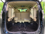 普段のお買い物や通勤、送迎等に十分な荷室スペースを確保しております。セカンドシートを倒すと、大きな荷物の積載も可能です♪