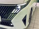 【LEDヘッドライト】悪天候や夜間走行時も良好な視界を確保し安心して運転できる高輝度LEDヘッドライトを装備!点灯速度が早く、消費電力も抑えられています。